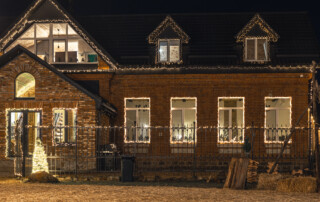 Prepare house for christmas lights